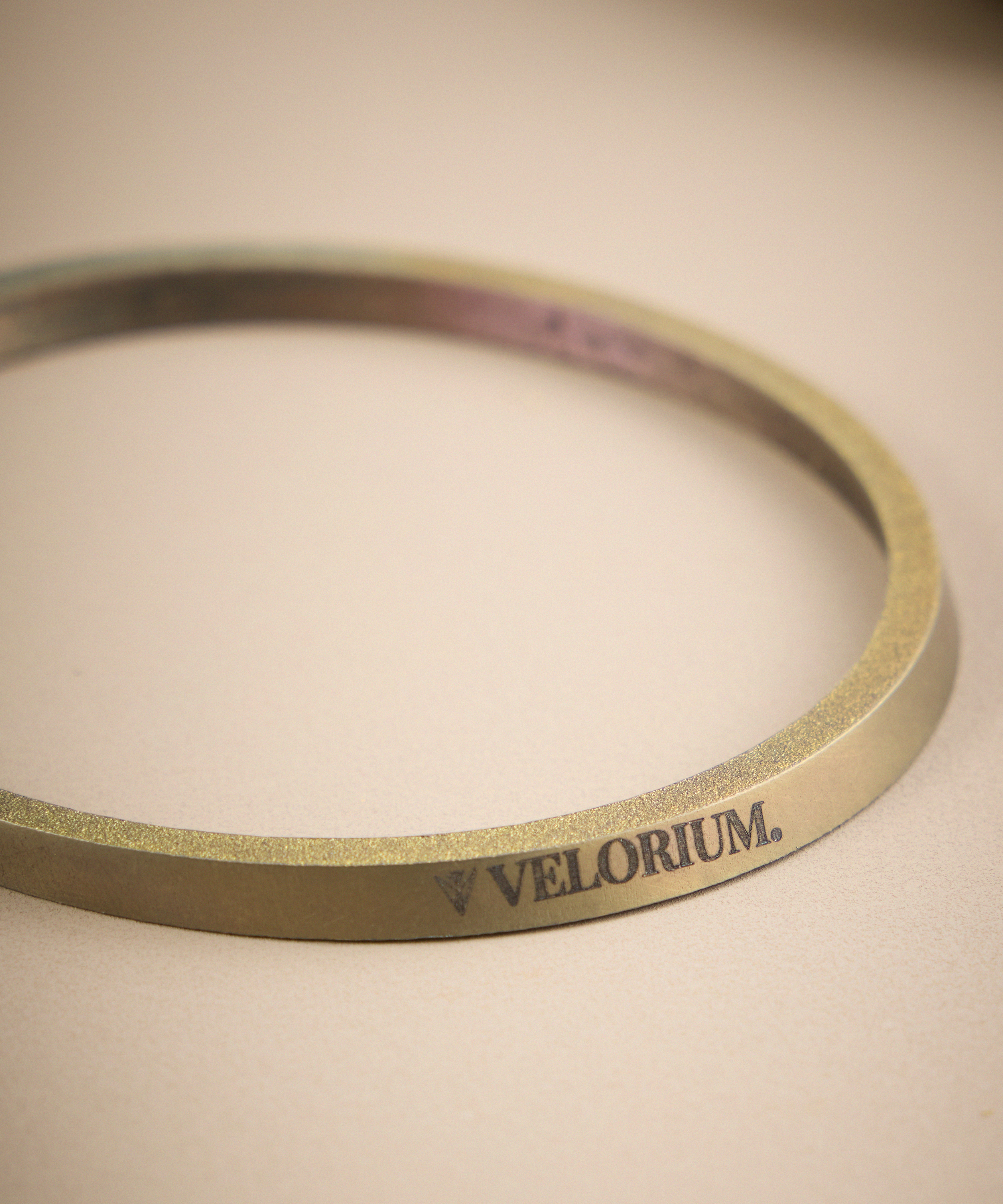 Aero Pendant — Brushed Silver Titanium